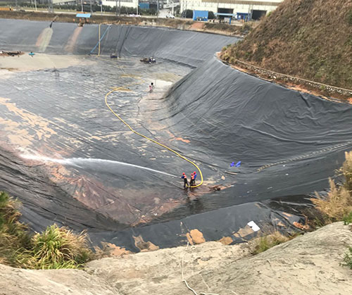 红原废水池清理